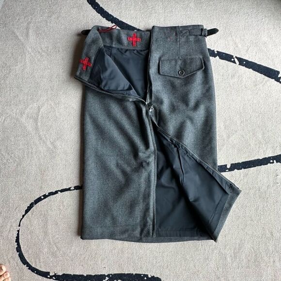 Prada Gray Virgin Wool Pencil Skirt Adjustable Waist Tabs Size 40 Italy Made - Picture 5 of 8